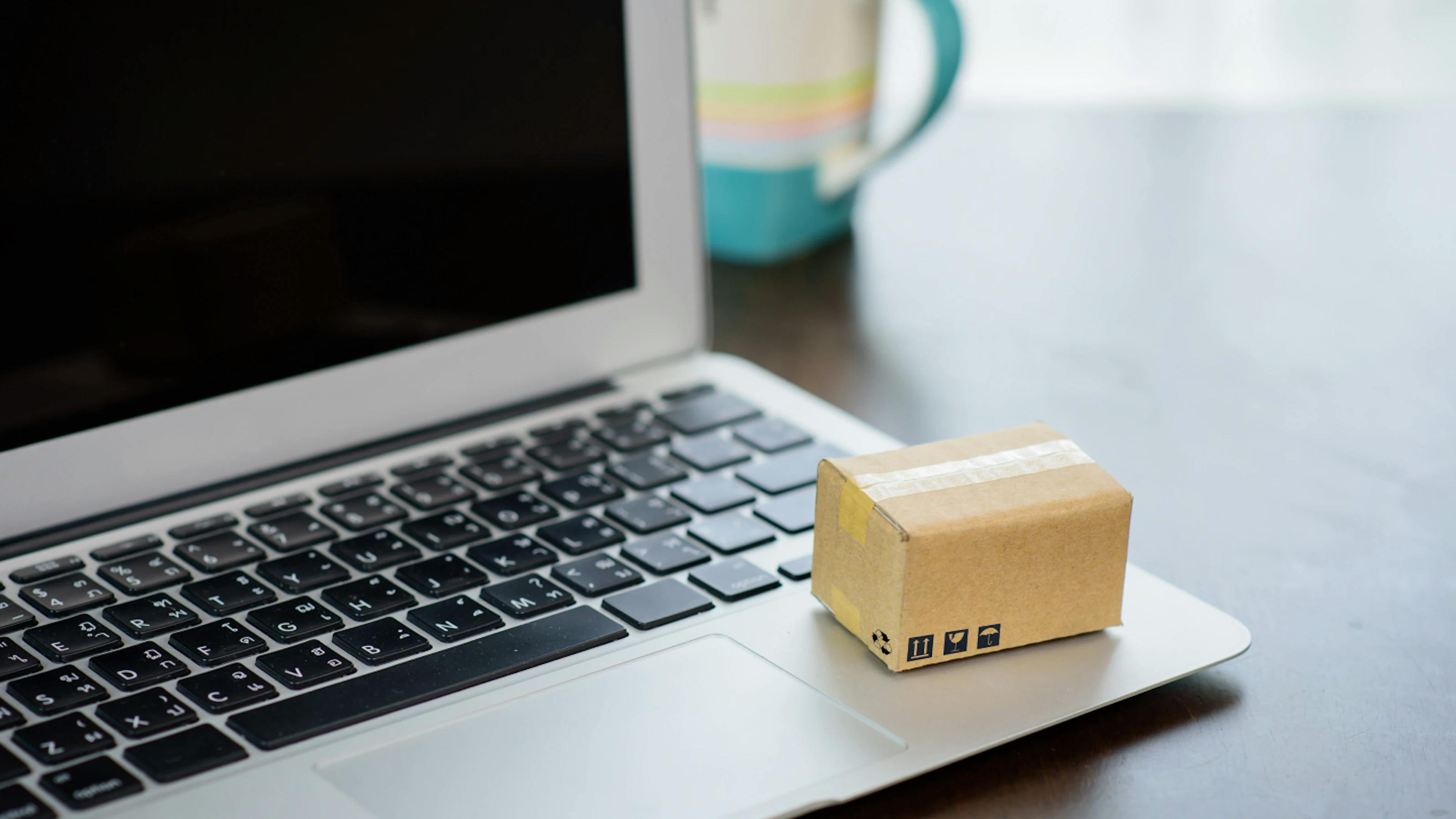 small-paper-box-laptop